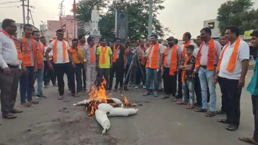 beawar-hindu-society-protests-against-rahul-gandhi-comments-effigy-burning