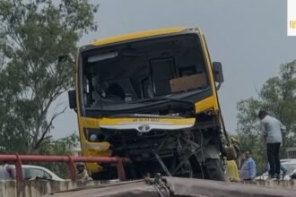 "noida-elevated-flyover-school-bus-incident-traffic-jam"