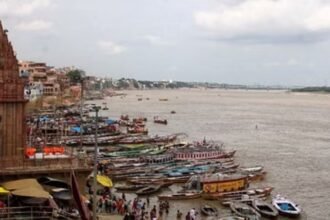 varanasi-ganga-rising-water-level-temples-submerged