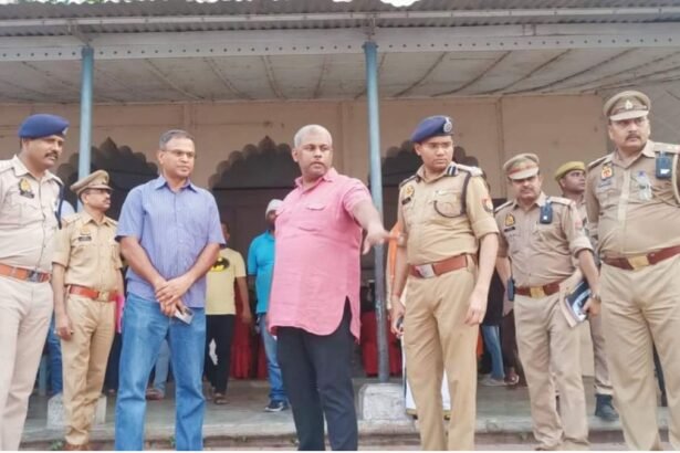 kanpur-police-commissioner-reviews-security-arrangements-at-anandeshwar-temple