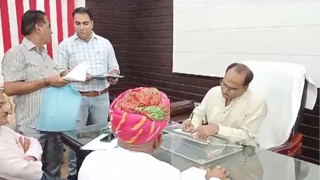 newly-elected-mp-mannalal-rawat-returns-to-udaipur-after-first-parliament-session