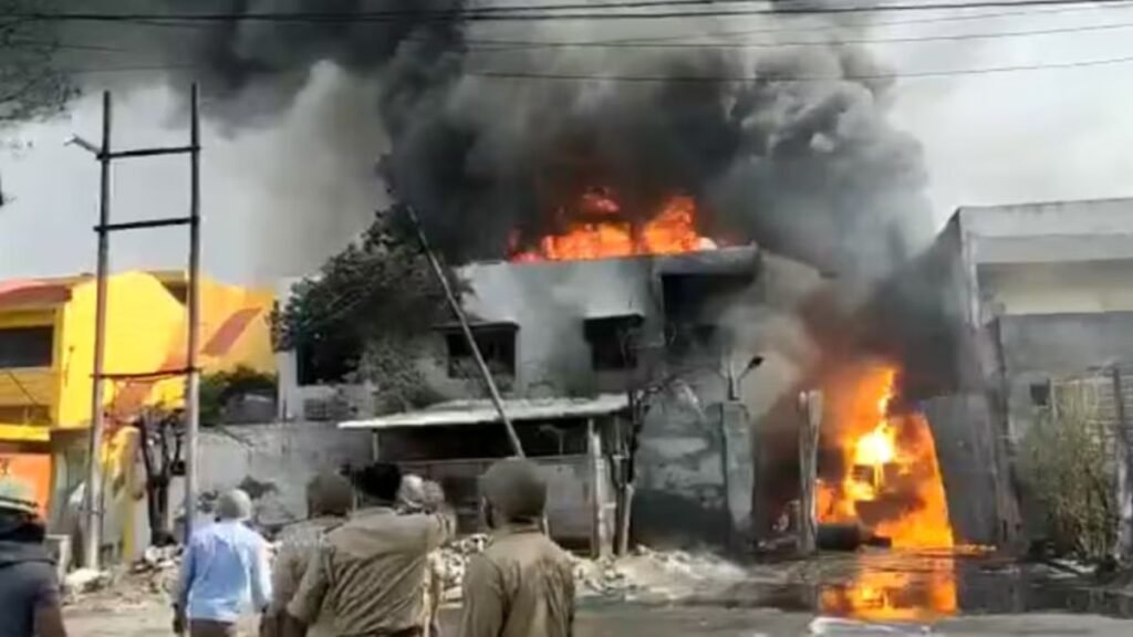 chemical-factory-fire-ghaziabad-sahibabad-four-firefighters-injured