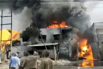 chemical-factory-fire-ghaziabad-sahibabad-four-firefighters-injured