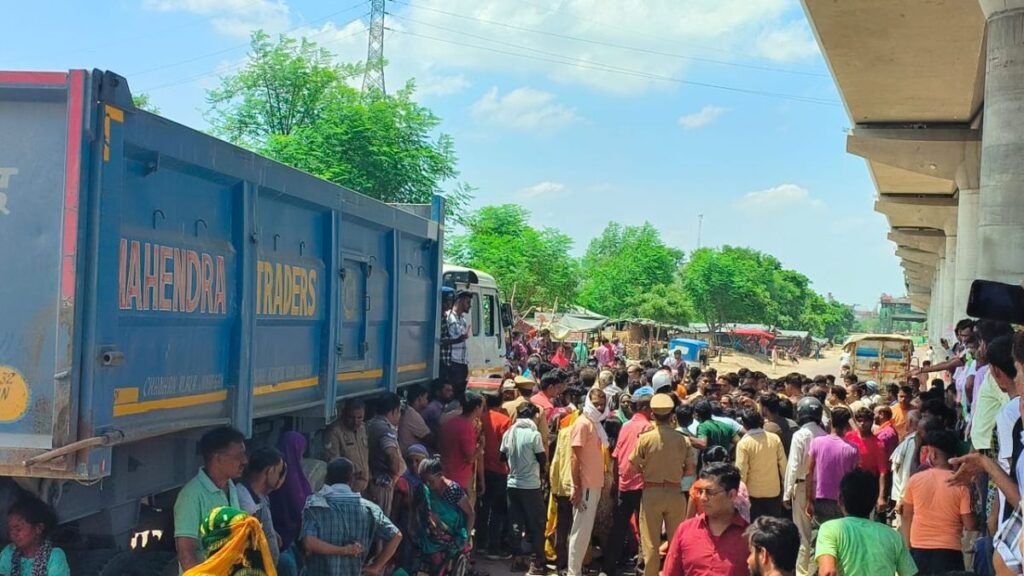 kanpur-speeding-dumper-hits-mother-son-mother-dead-son-injured