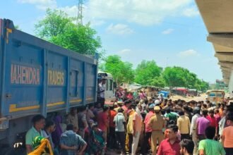 kanpur-speeding-dumper-hits-mother-son-mother-dead-son-injured