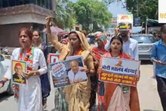 amethi-sp-women-president-gunjan-singh-protests-against-inflation