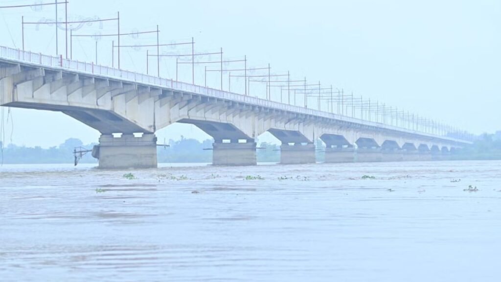 saryu-river-water-level-rise-ayodhya-flood-threat
