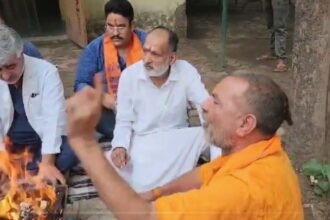 ghaziabad-pandit-havan-dm-office-police-accusations