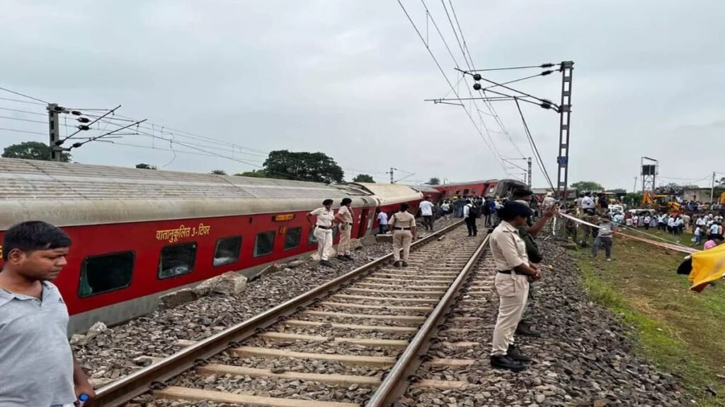 jharkhand-mumbai-bound-train-derailment-2-dead-20-injured