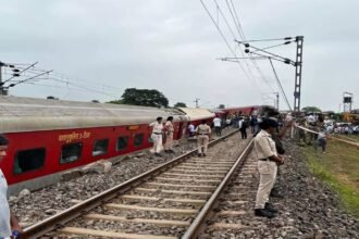 jharkhand-mumbai-bound-train-derailment-2-dead-20-injured
