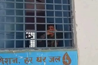 fatehpur-chaurasi-school-child-locked-teacher-viral-video