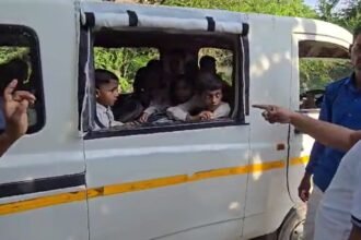 ballia-transport-department-school-vehicle-checking-overload