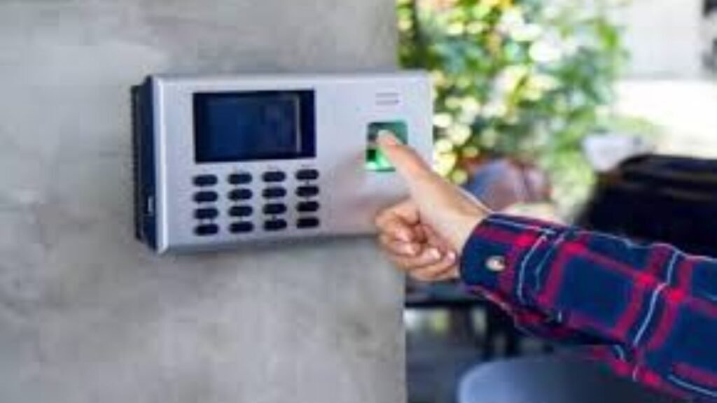 Protest-against-digital-attendance-continues-in-Lucknow-Teachers-preparing-for-movement-