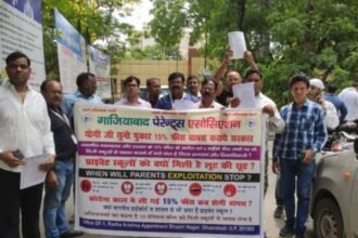 ghaziabad-parents-association-protest-private-schools