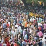 mathura-mudia-purnima-mela-giriraj-crowd-rain