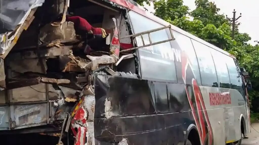 Horrific-road-accident-in-Firozabad-Double-ecker-bus-going-from-Bahraich-to-Delhi-collides-with