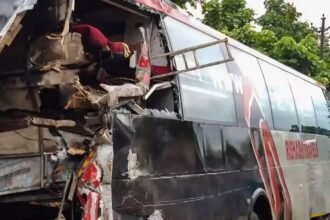 Horrific-road-accident-in-Firozabad-Double-ecker-bus-going-from-Bahraich-to-Delhi-collides-with