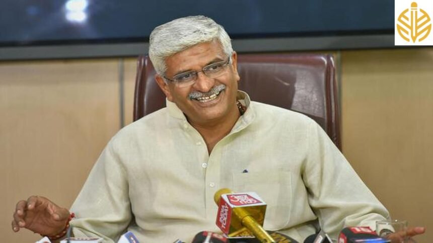 Rajasthan New: भाजपा युवा मोर्चा ने की टॉडगढ़ अरावली ग्रीन कॉरिडोर की मांग केंद्रीय मंत्री गजेंद्र सिंह शेखावत को सौंपा ज्ञापन 1 Untitled design (73)