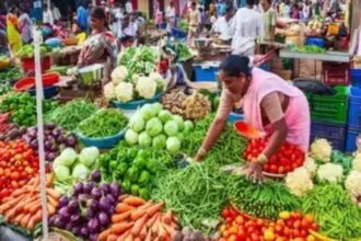 delhi-vegetable-prices-increase-sellers-customers-troubled
