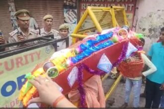 agra-taj-mahal-kawad-chadhana