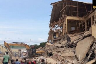 यहां हमारे व्हाट्सएप चैनल से जुड़ें