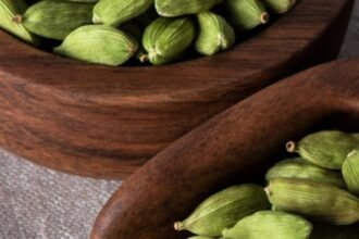 Benefits of eating elaichi on an empty stomach