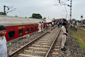 what-is-train-derailment-in-hindi