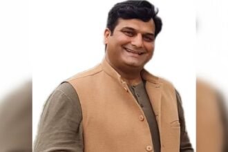 कांग्रेस प्रत्याशी डॉक्टर पुष्पेंद्र