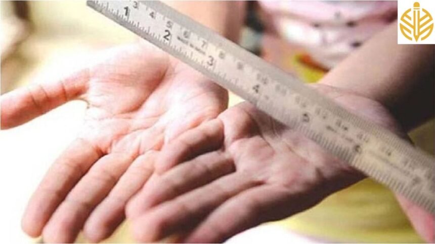 जशपुर शिक्षक पर 8 मासूम बच्चों