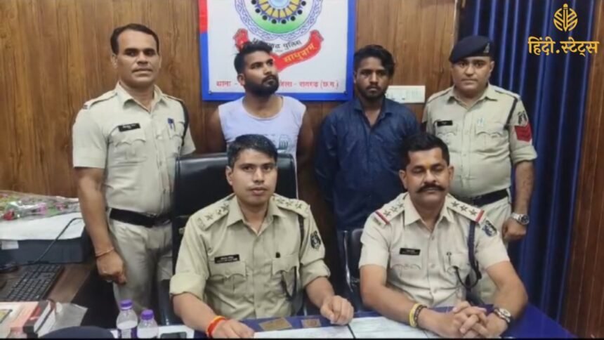 Chhattisgarh News: कोतरारोड़ पुलिस ने नेशनल हाईवे पर चोरी करने वाले दो शातिर अपराधियों को पकड़ा, कई सामान और नकद बरामद 1 श्रावण मास के - 2024-07-25T105653.567