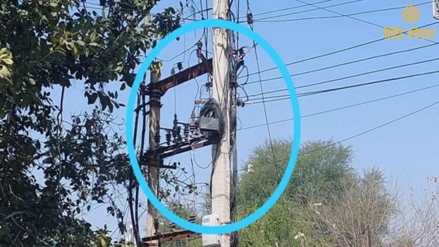 MP News: दमोह बिना परमिशन फाइबर लाइन डाल रही टेलीकॉम कंपनी पर प्रशासन की कार्रवाई 1 श्रावण मास के (24)