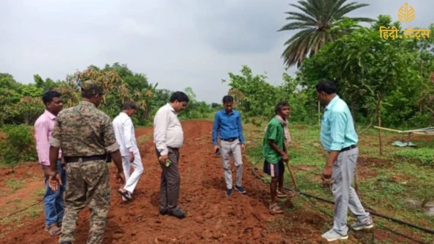 Jharkhand News: पाकुड़ डीडीसी मो. इश्तियाक अहमद ने किया विकास योजनाओं का निरीक्षण, कार्य संतोषजनक 1 श्रावण मास के (32)