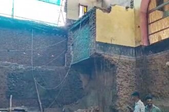 हनुमानगढ़ी पर छज्जा गिरने से