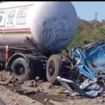 हाईवे पर ट्रेलर और एसिड