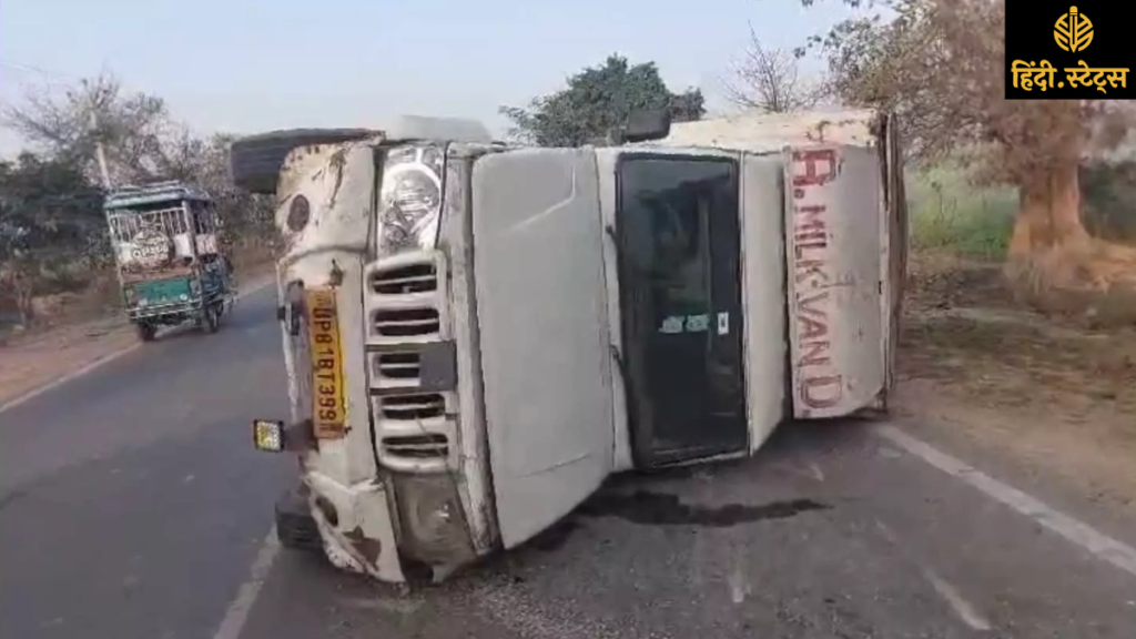 हाथरस में मैक्स गाड़ी