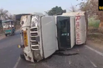 हाथरस में मैक्स गाड़ी