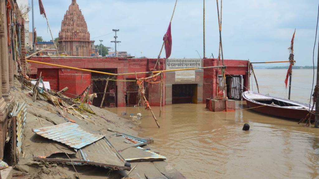 "varanasi-ganga-water-level-increase-alert"