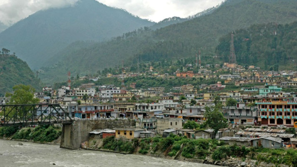 Uttarkashi में लगातार बारिश से आवागमन में परेशानी, गंगा नदी का जलस्तर बढ़ा 2 Uttarkashi