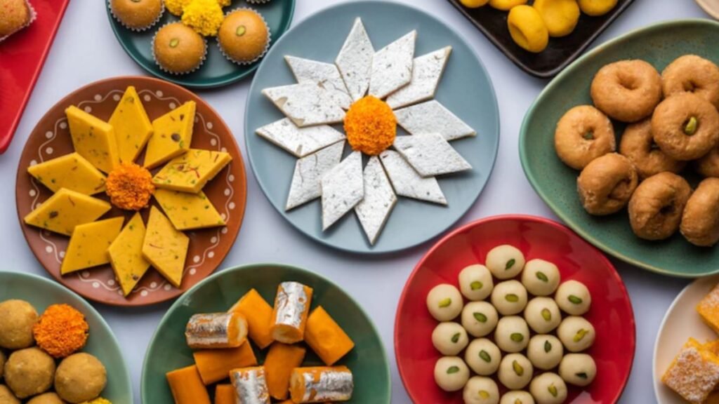 Faridabad: घेवर या जहर? मिठाई की दूकान पर फूड एंड सेफ्टी विभाग का छापा! मिठाई खरीदते समय इन बातों का रखें ध्यान 6 Faridabad (1)