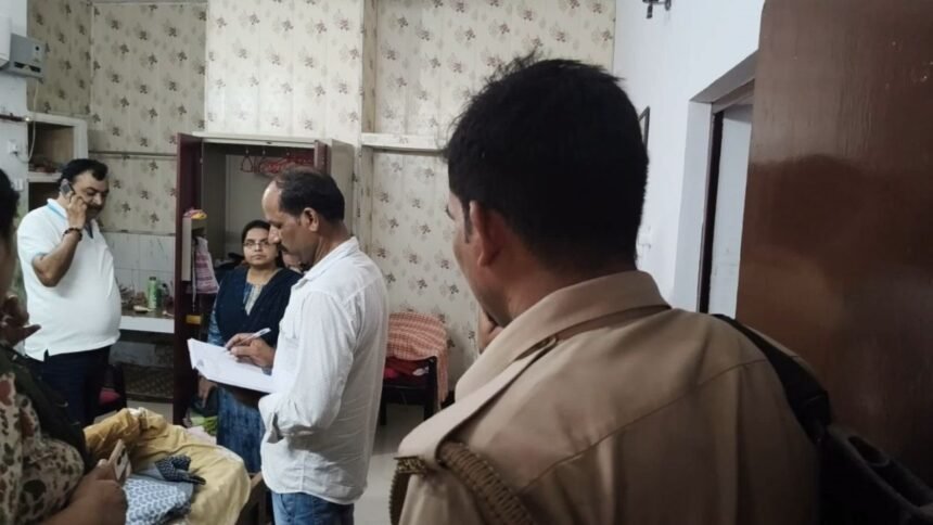 Jaunpur: जिला सूचना अधिकारी के आवास से लाखों के जेवरात चोरी