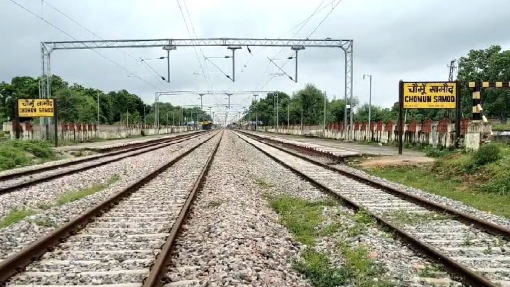 Rajasthan: हादसा या आत्म-हत्या? चौमूं में ट्रेन से कटकर युवक की मौत,