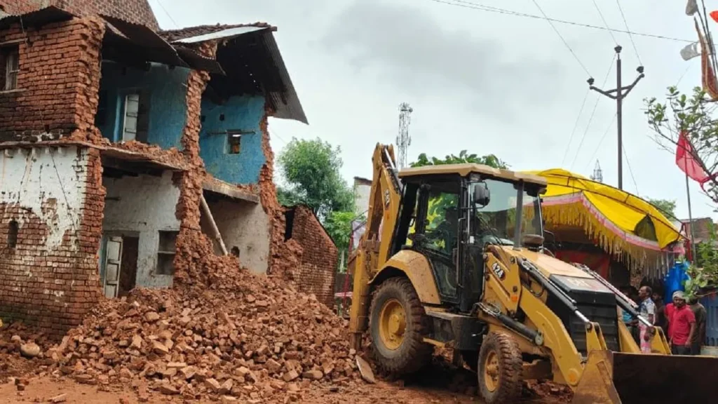 Sagar temple wall collapse