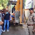 Siddharth Nagar में कोतवाली पर बुलडोजर SDM और पुलिस