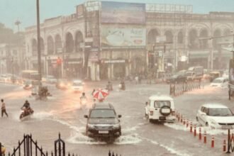 "lucknow-heavy-rain-waterlogging-relief-farmers"