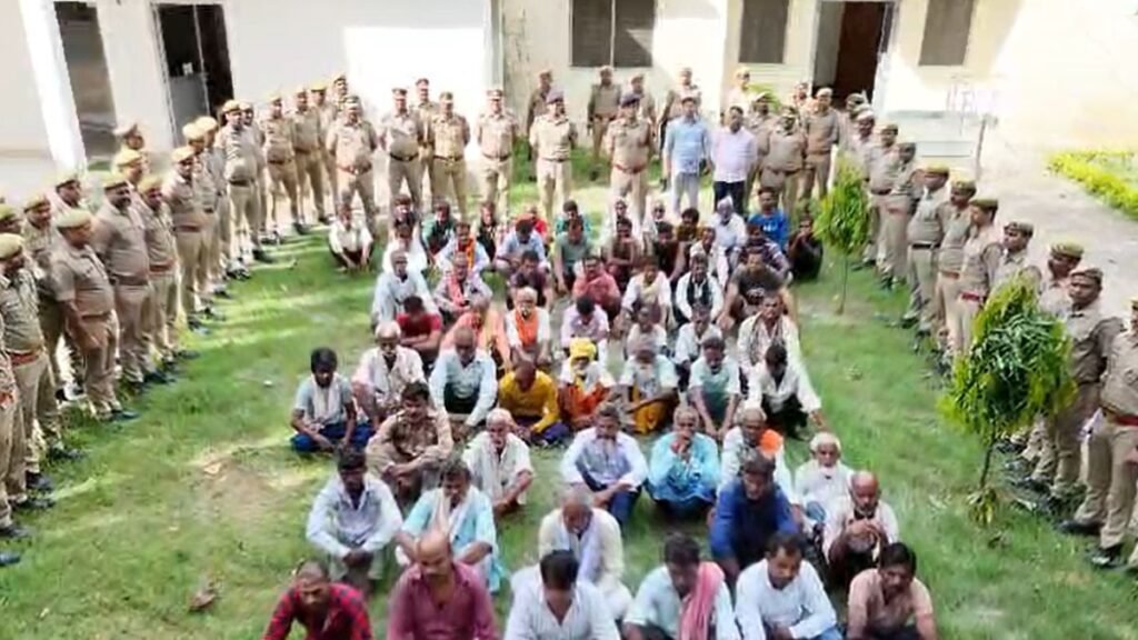 "kushinagar-sp-santosh-mishra-tewar"