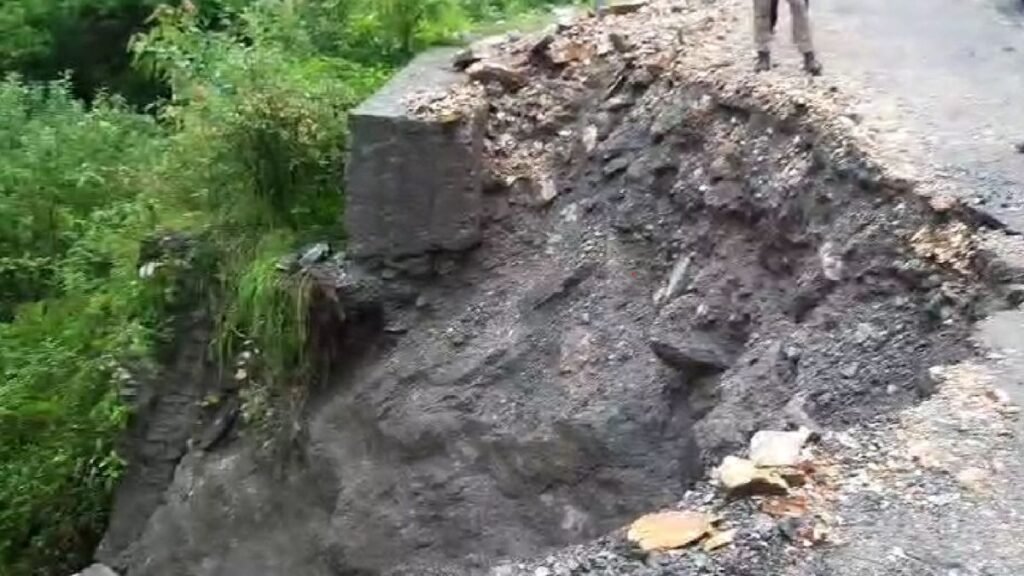 _Uttarkashi भारी बारिश के कारण