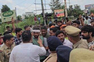 हापुड़ में कांवड़ियों का हंगामा