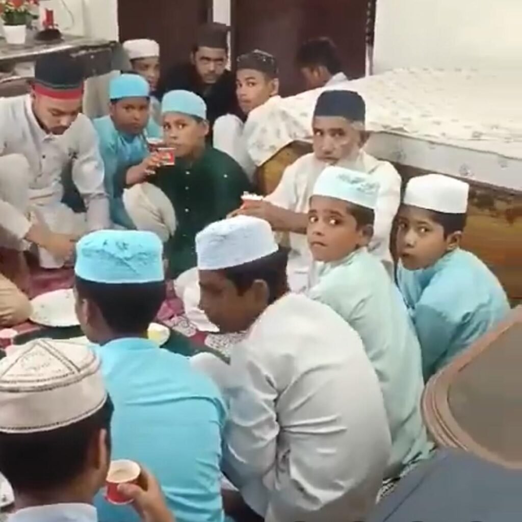 quran-recitation-in-a-flat-at-ghaziabad-crossing-republik-chitravan-society-sparks-uproar