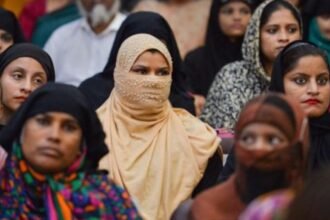muslim-woman-namaz-mosque