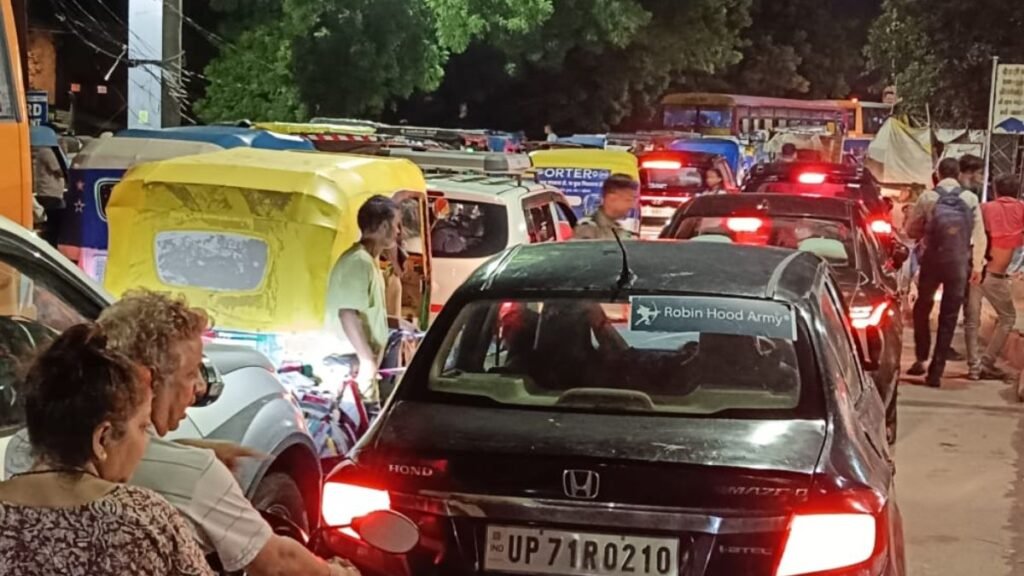 कानपुर: जूही पुल पर जलभराव से यातायात बाधित,